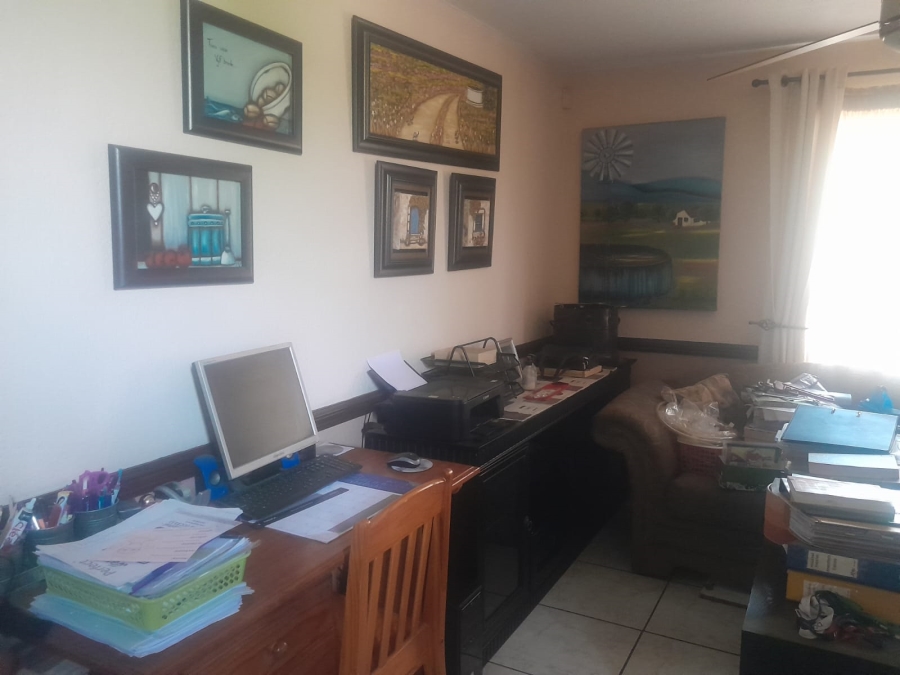 5 Bedroom Property for Sale in Heuwelsig North West